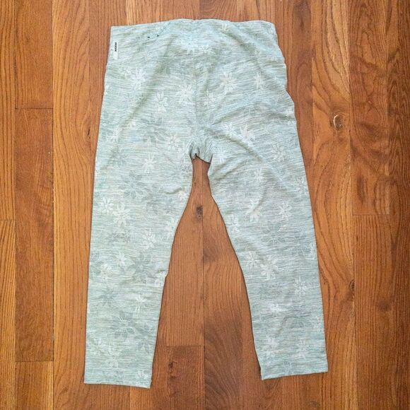 RBX athletic cropped leggings with a floral print gray size medium - Picture 2 of 9
